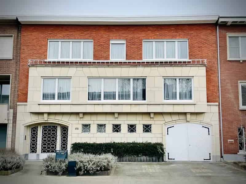 Huis te huur: 5 slaapkamers, 2 werkruimten, garage en tuin