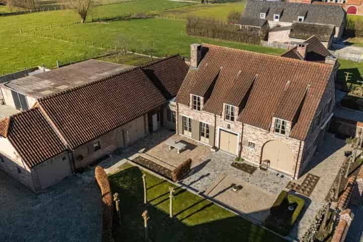 Huis te koop Galmaarden: Gerestaureerde hoeve in Pajottenland