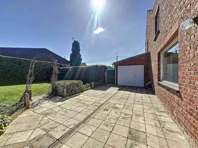 Huis te koop: Ruime woning te renoveren met grote tuin en garage