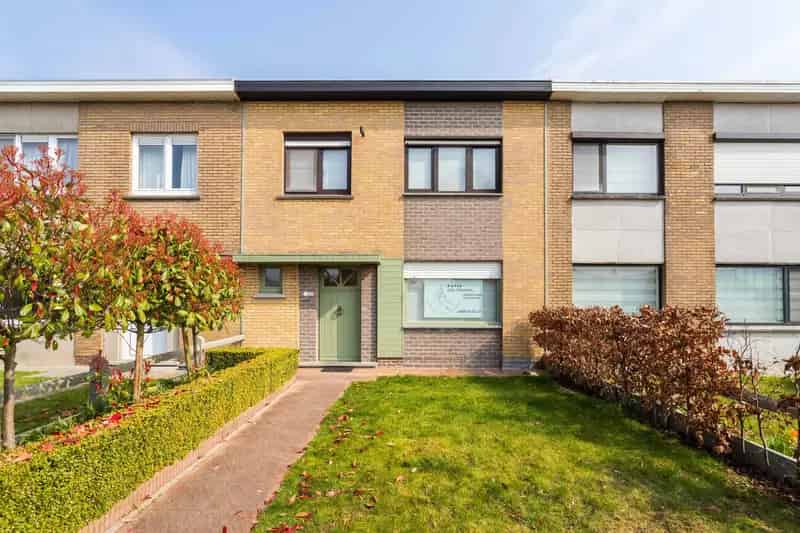 Huis te koop Harelbeke: 3 slaapkamers, garage, rustige ligging
