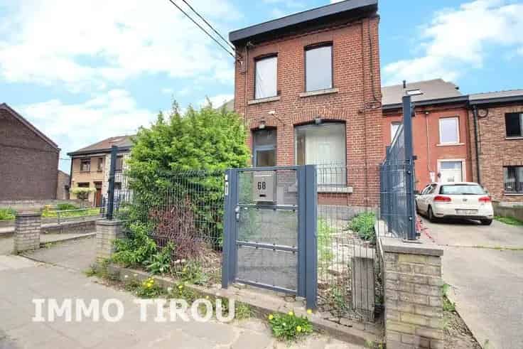 Huis Te Koop: Renovatieproject met Tuin en Terras