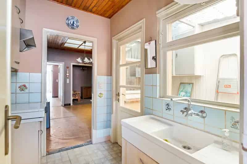 Huis te koop Wijnegem: Renovatieproject met garage