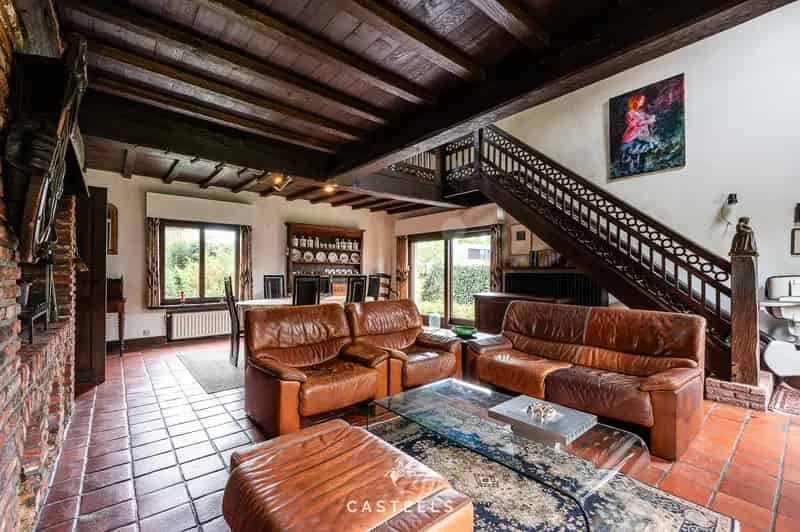 Te renoveren villa in Laarne met veel potentieel