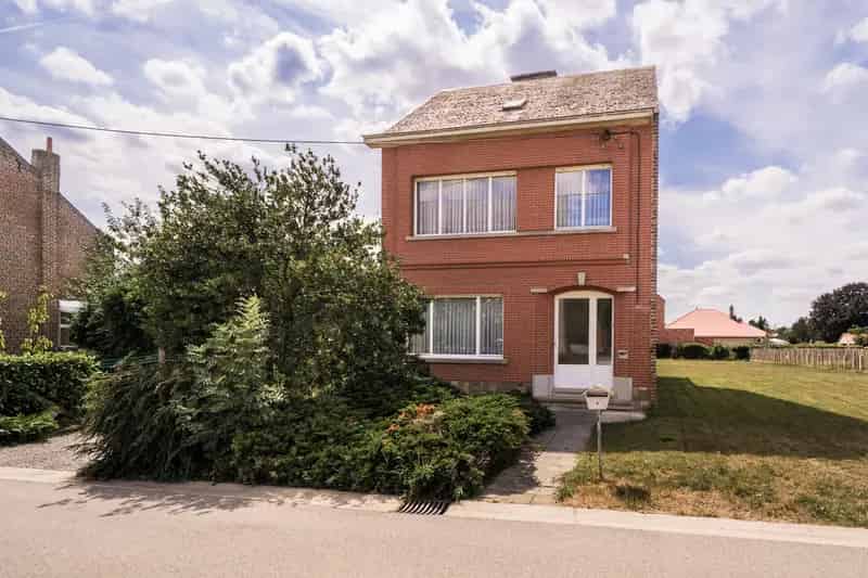 Huis te koop in Linden: te renoveren halfopen bebouwing met tuin en garage