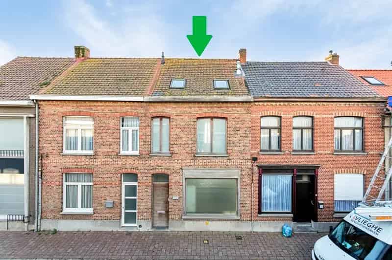 Huis te koop: gerenoveerde woning met praktijkruimte en garage