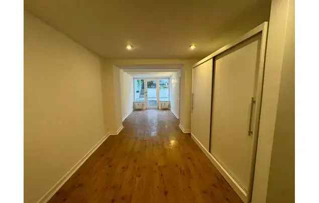 Huur 2 slaapkamer appartement van 129 m² in Brussels