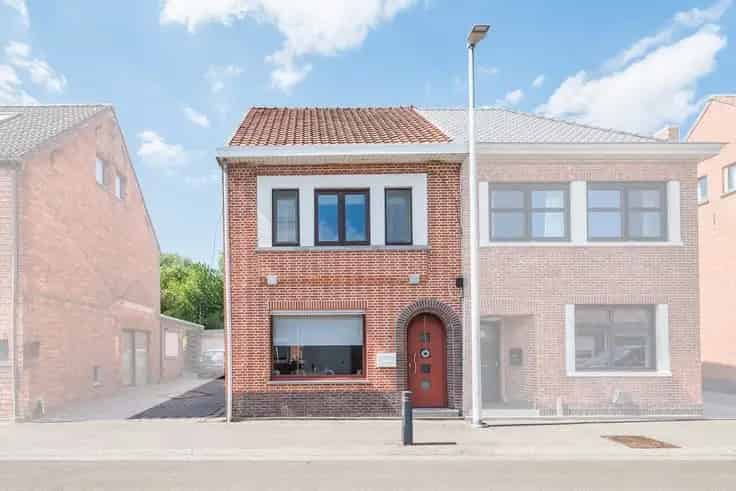 Huis Te Koop: Instapklare starterswoning met tuin