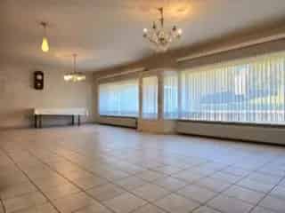 Handelspand te koop Lummen - Ruime woning met winkel