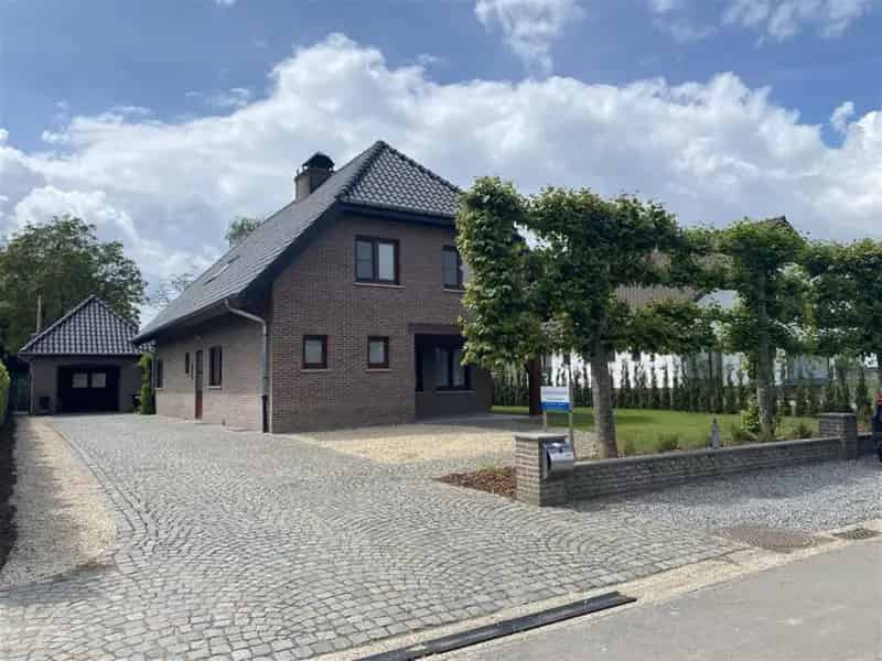 Ruime Eengezinswoning 4 slaapkamers Grote Tuin Garage