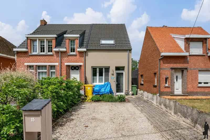 Te Koop: Gerenoveerde 2 Slaapkamers Huis met Tuin