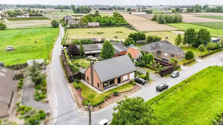 Huis Te Koop Torhout: Villa met Loodsen