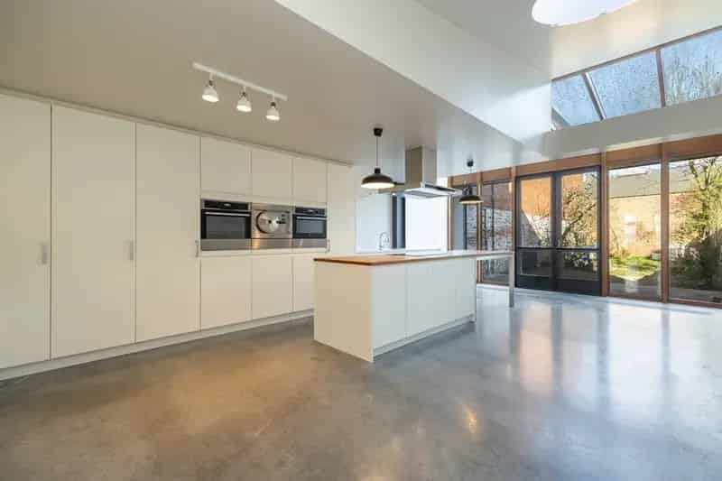 Stijlvol gerenoveerde woning met zonnige tuin