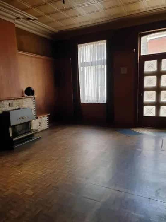 Huis 3 gevels te renoveren Nabij Winkels
