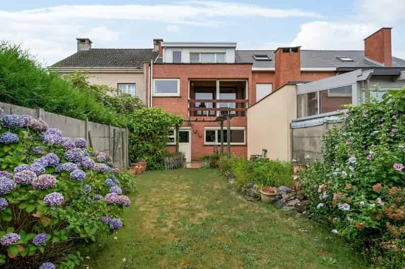 Instapklare Bel-etage te Lier met Tuin Garage en 2 slaapkamers