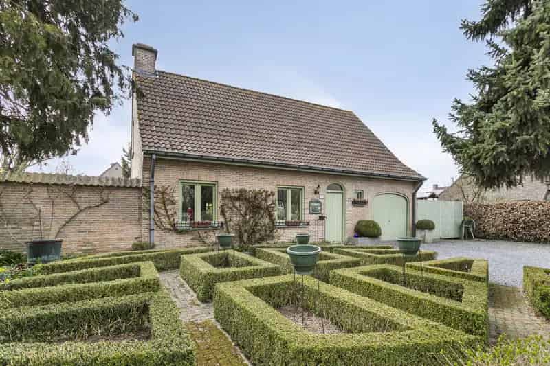 Charmante Villa te Koop in Wielsbeke