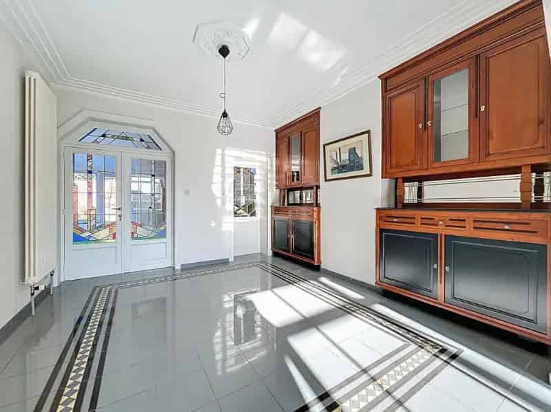 Huis te koop met werkplaats 4 slaapkamers 3 verdiepen tuin zonnepanelen