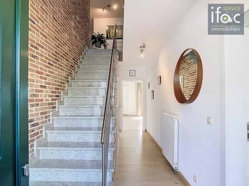 Huis te koop Duisburg: Ruime 6 Slaapkamers Villa