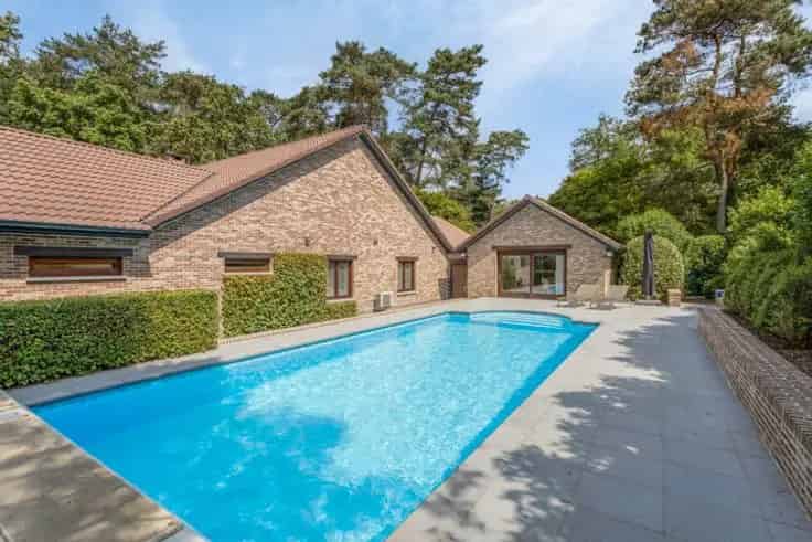 Villa te Koop Keerbergen: Luxe Laagbouwvilla met Zwembad