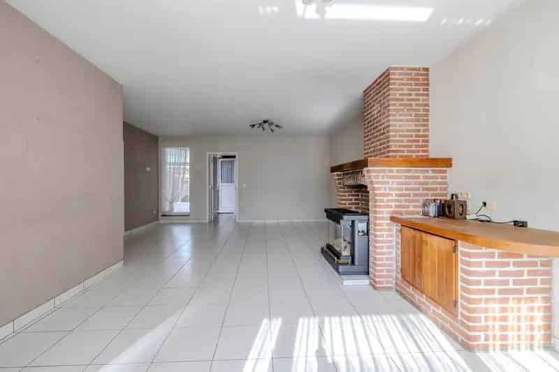 Woning met 4 slaapkamers en schuur