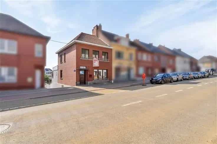 Huis Te Koop: Vernieuwbouw met Garage en Zuidtuin