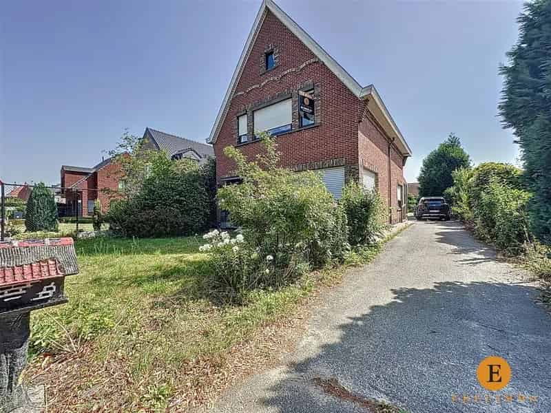 Huis te koop Belsele: Renovatieproject met 3 slaapkamers en grote tuin
