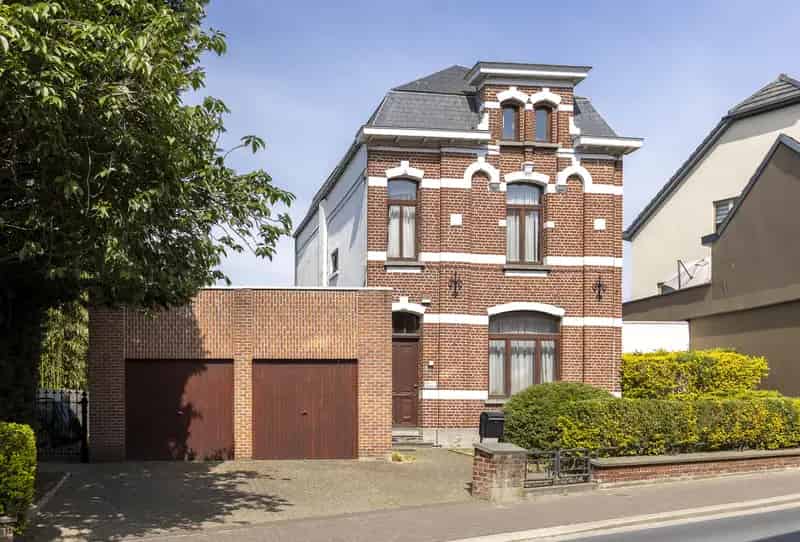 Karaktervolle woning met bureau in centrum Ternat