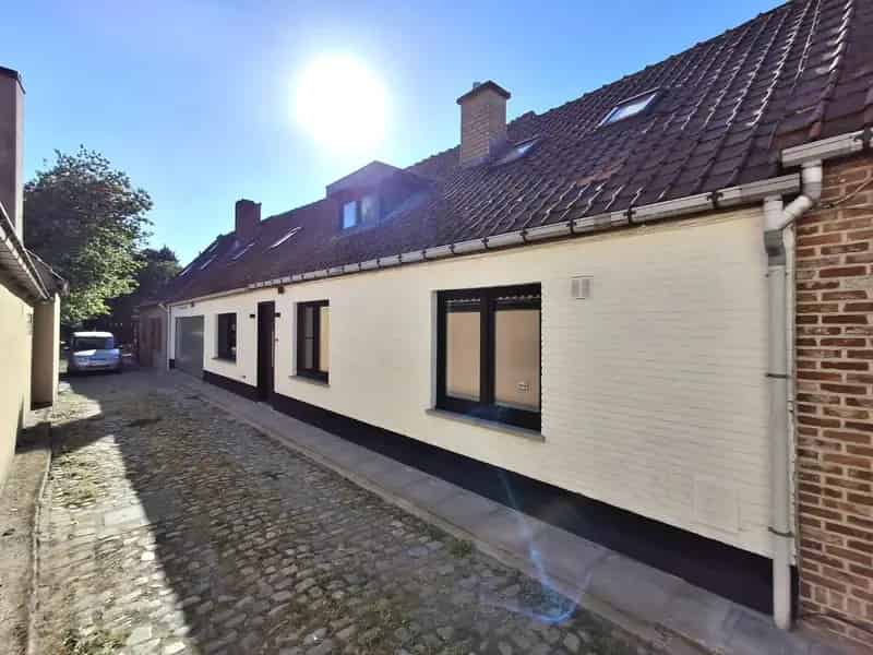 Huis te koop: Gerenoveerde Rijwoning 2 slaapkamers Dubbele Garage