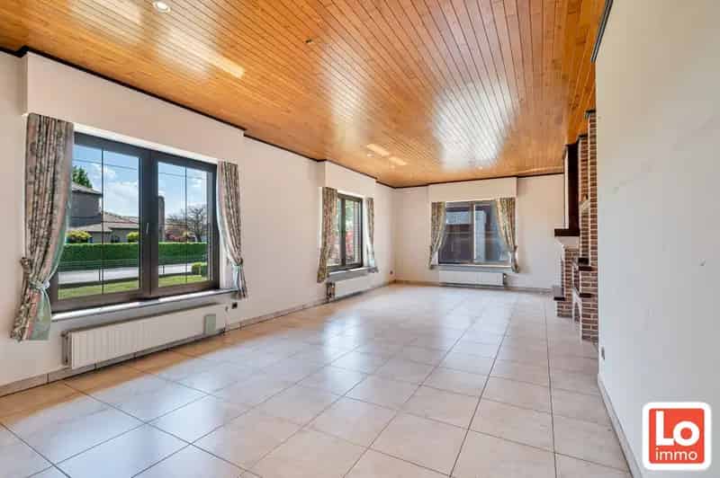 Huis te koop in Lochristi: Grote villa met gezellige sierschouw