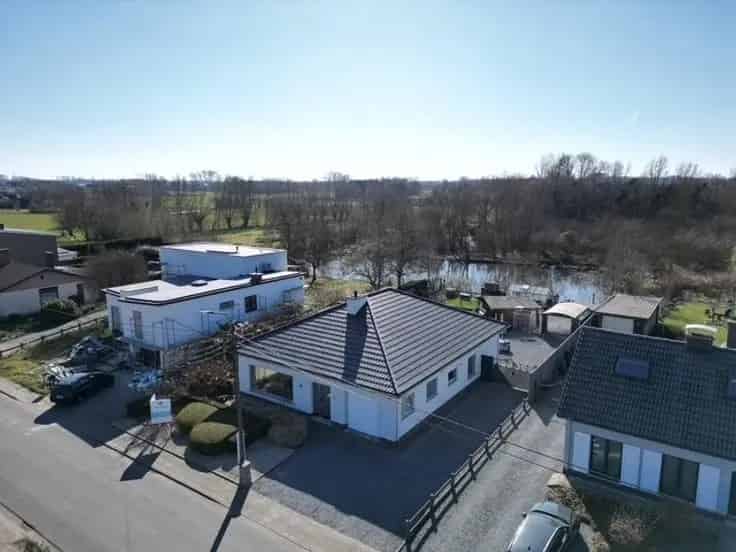 Laagbouw Villa te Koop - 3 slaapkamers - 869m² - Zonnepanelen