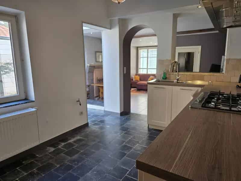 Gerenoveerde Trapgevelwoning Brugge Zonnepanelen Terras 3 slaapkamers