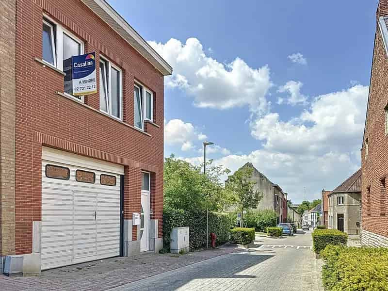 Te renoveren rijwoning 207m² met terras en garage