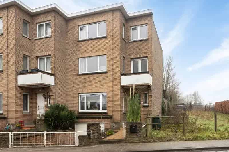 Ruime en Gezellige Woning met Veel Mogelijkheden