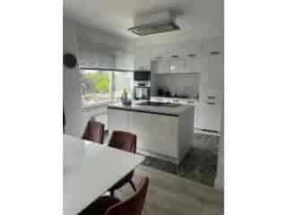 Appartement Sint-Pieters-Leeuw - Gemeubileerd - Garage - Huisdieren Toegestaan