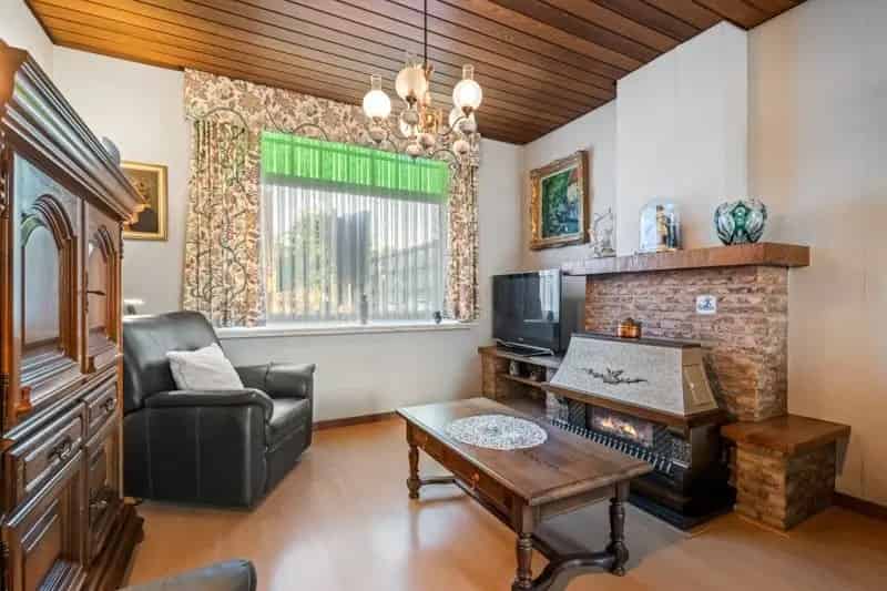 Te renoveren halfopen woning met potentieel