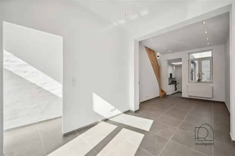 Instapklare gerenoveerde woning 3 slaapkamers
