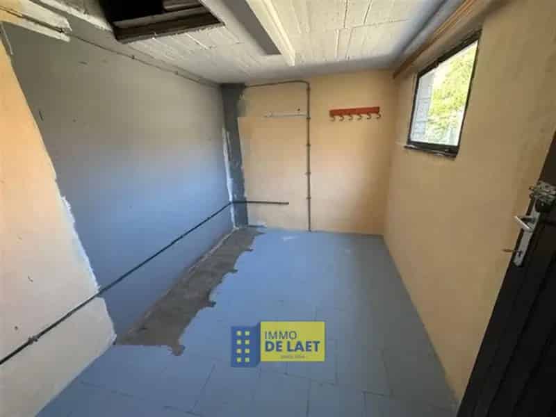 Te renoveren woning met 5 slaapkamers te Niel
