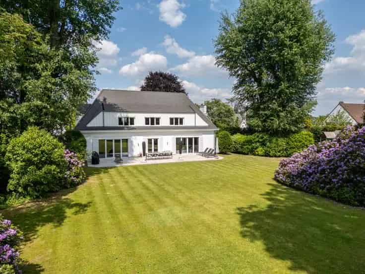 Gerenoveerde Villa te Beersel 4 slaapkamers Grote Tuin