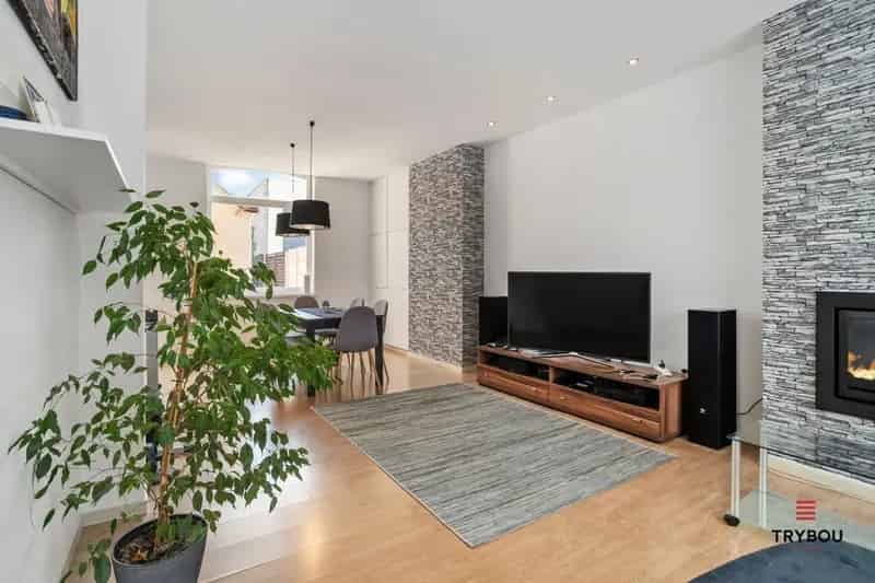 Huis te koop Bavikhove: Recent gerenoveerde halfopen woning