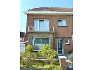 Huis te Koop Ronse - Degelijke Woonst met Terras en Garage