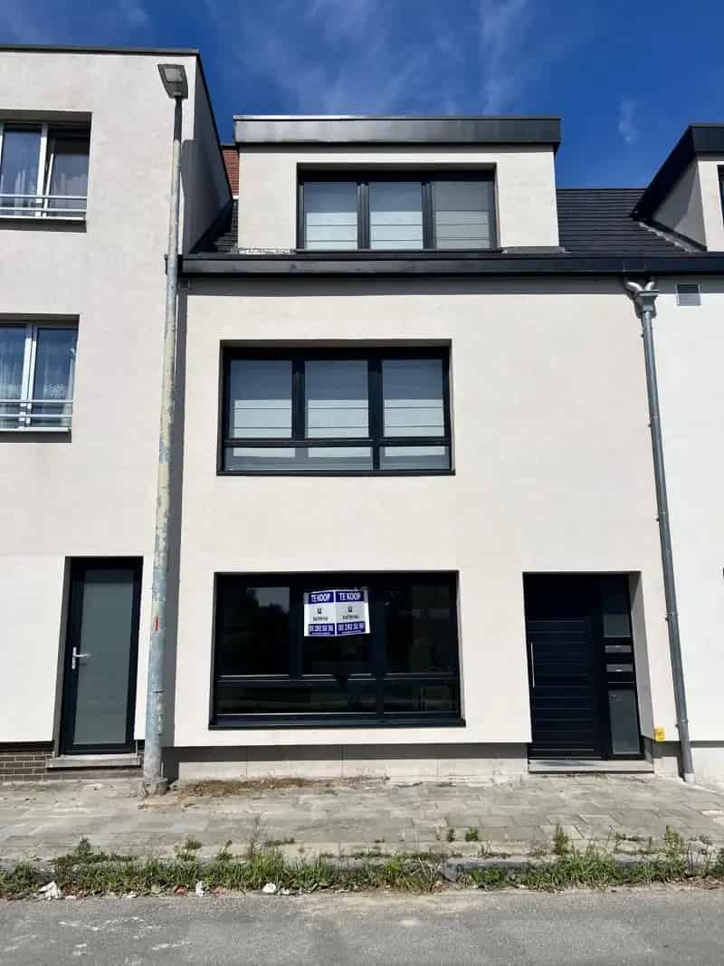 Gelijkvloers Appartement te Koop met Terras en Tuin