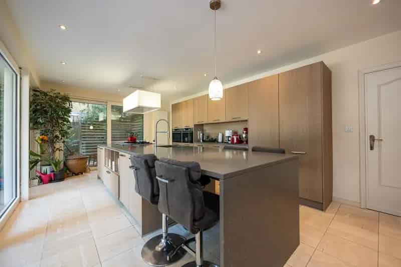 VILLA 2090m2 Ruime gezinswoning