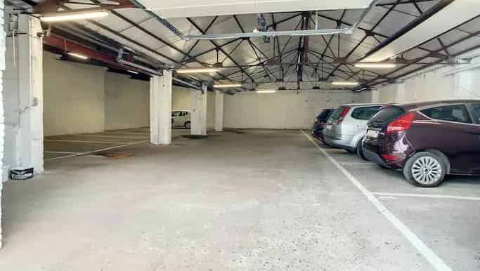 Magazijn te koop Deurne 365m2 14 autostaanplaatsen