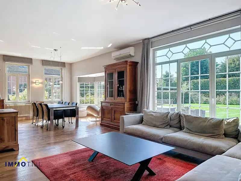 Authentieke Villa met Ruime Tuin en Jacuzzi Ninove