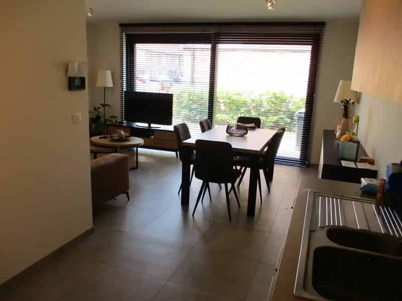 Nieuw gelijkvloers appartement met tuin en garage te koop