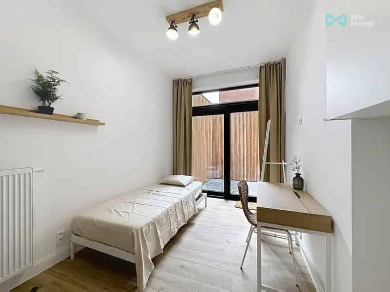 Gerenoveerde woning met 3 slaapkamers en badkamers te huur