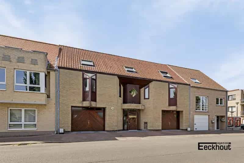 Huis te huur: Ruime Dubbele Rijwoning met Praktijkruimte en Tuin