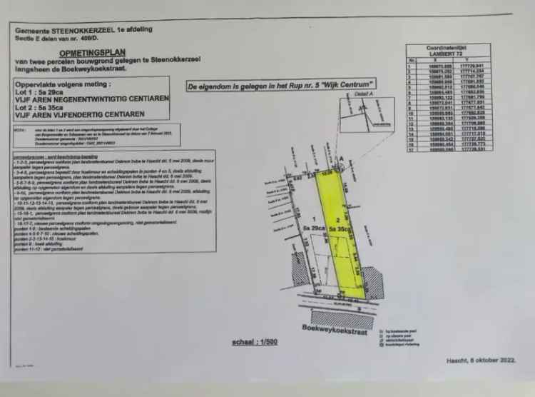 Een bouwlot voor half-open bebouwing