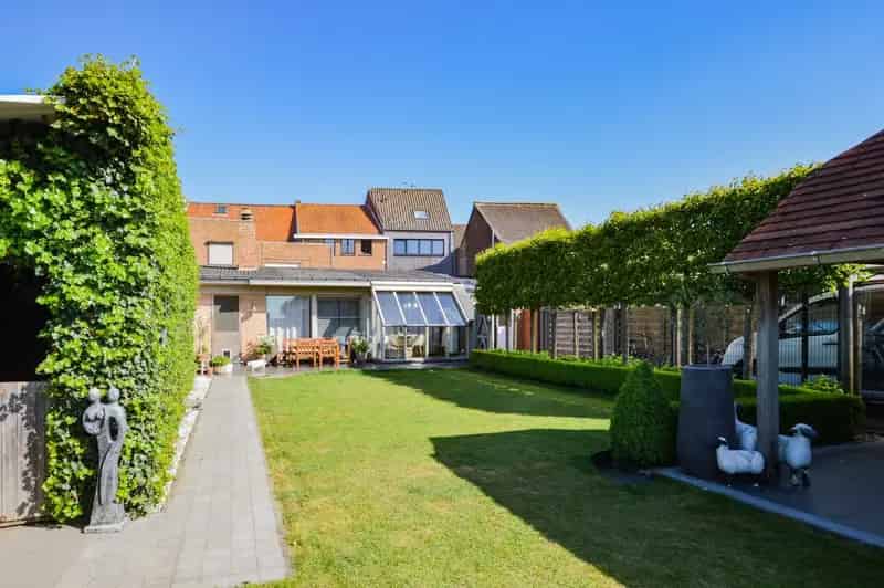 Ruime Handelswoning Aartrijke Centrum