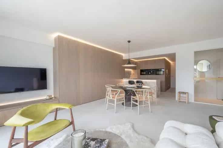 Gerenoveerd Appartement Kustlaan Nabij Strand en Winkels