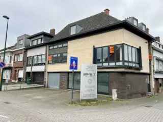 Te koop gemengd gebruik huis in Aalst met ruime gezinswoning en kantoor